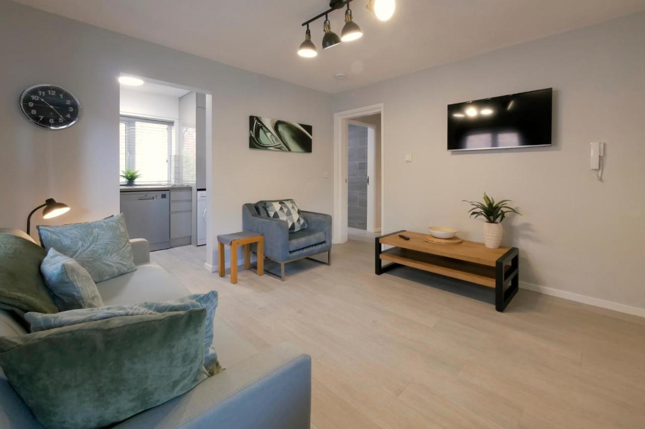 Crewe Short Lets 6 Victoria Court, Crewe Apartment Bagian luar foto
