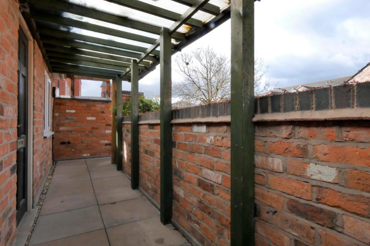 Crewe Short Lets 6 Victoria Court, Crewe Apartment Bagian luar foto