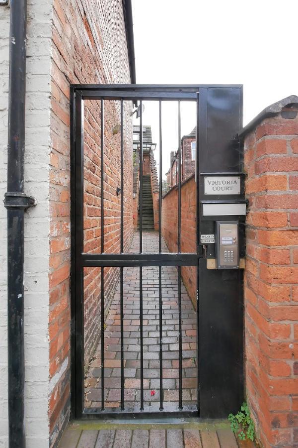 Crewe Short Lets 6 Victoria Court, Crewe Apartment Bagian luar foto