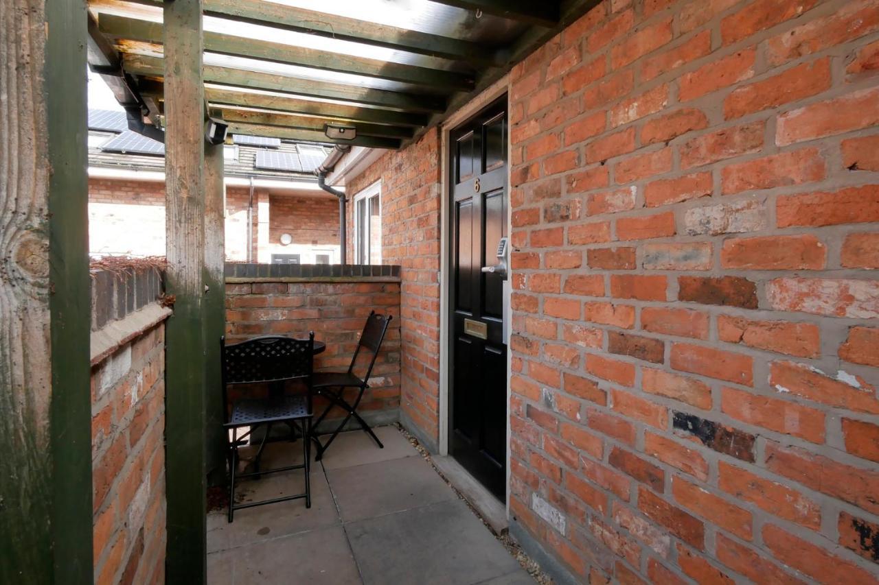 Crewe Short Lets 6 Victoria Court, Crewe Apartment Bagian luar foto
